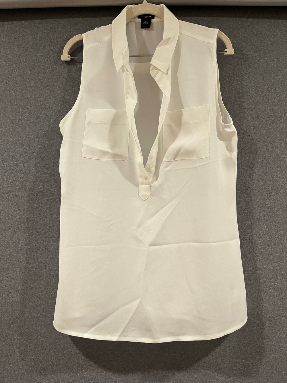 Ann Taylor Sleeveless Cream V-Neck Pocket Blouse